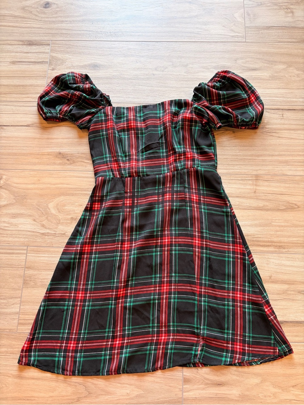 Francesca’s Black Red Green Plaid Puff Sleeve Mini Dress Size Small NWT